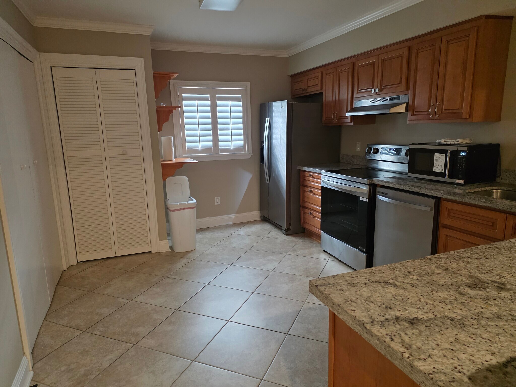 Building Photo - 901 Joe Yenni Blvd