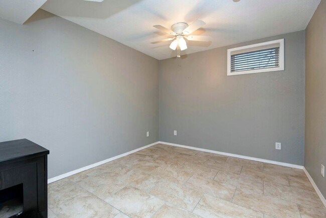 Building Photo - Home For Rent