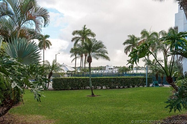 Building Photo - 3701 S Flagler Dr