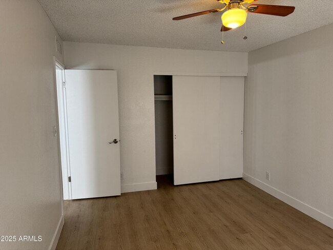 Building Photo - 8861 N 12th Pl