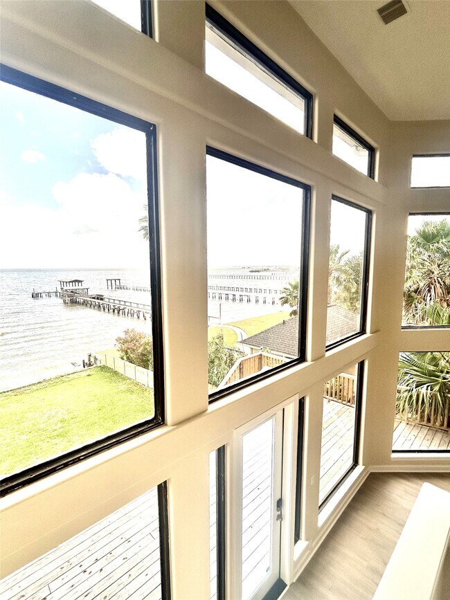 Building Photo - 807 Kipp Ave