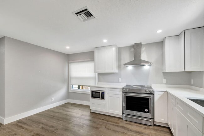 Building Photo - 1727 Holman Dr