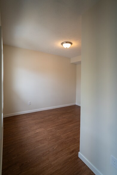 Building Photo - 1277 W 67th St