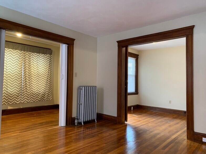 Building Photo - 33 Estey St