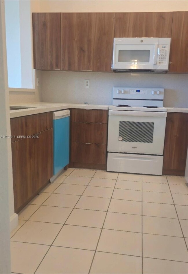 Building Photo - 2551 SE 16th Terrace