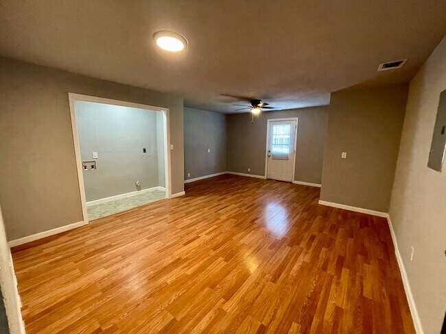 Building Photo - 9451 Hindi Dr