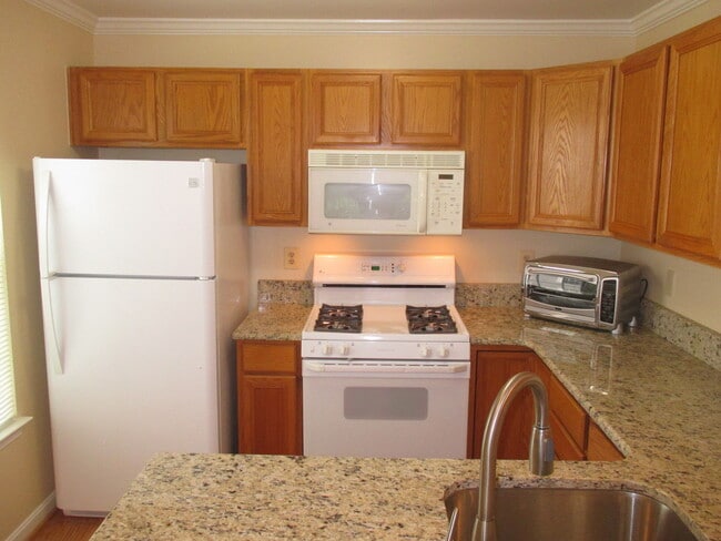 Building Photo - Gorgeous 2 Bedroom Condo in Timberbrook!
