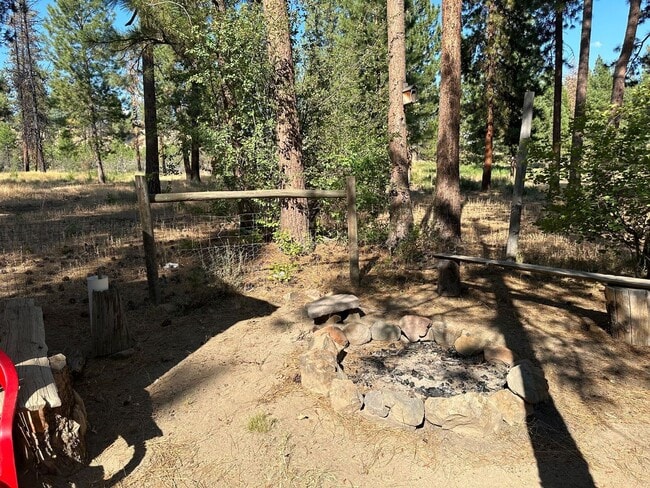 Building Photo - 2659 OR-422