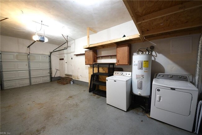 Building Photo - 823 Brentwood Dr