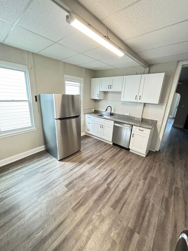 Building Photo - 2 BR Home Available in Catasauqua, PA