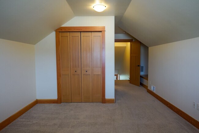 Building Photo - One Month's Free Rent