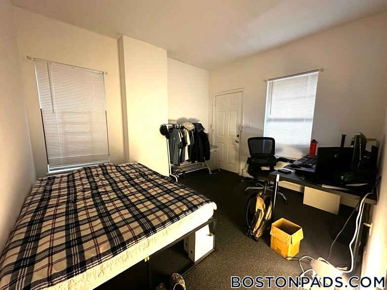 Building Photo - 30 S Huntington Ave