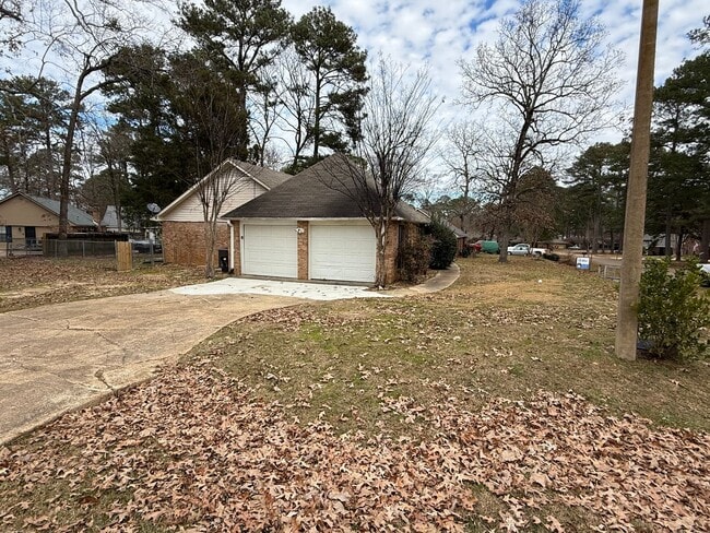 Building Photo - 3 bedroom/2 bath house in 047 Brandon!