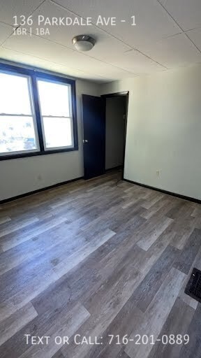 Building Photo - 136 Parkdale Ave