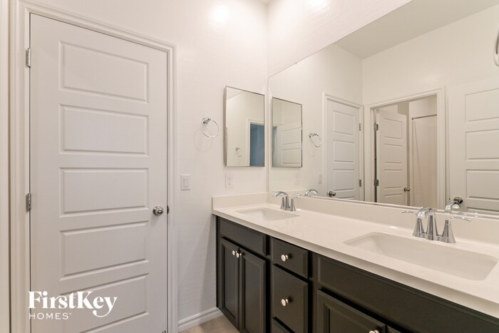 Building Photo - 6845 Greensmen Ave