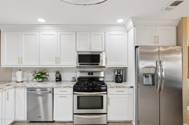 Building Photo - 20657 N Ventana Dr W