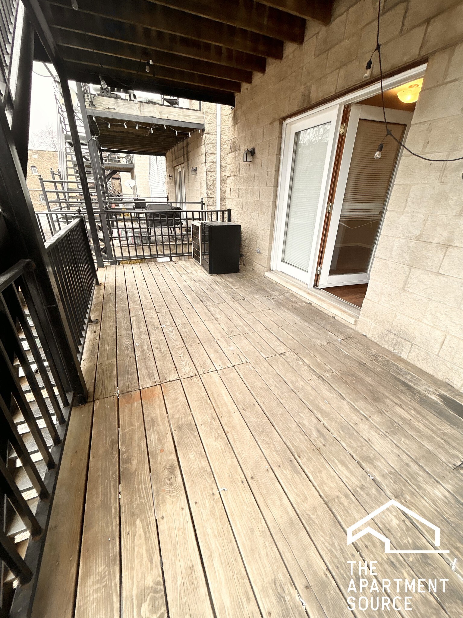 Building Photo - 842 N Wood St