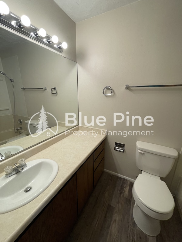 Building Photo - 678 Foster Dr