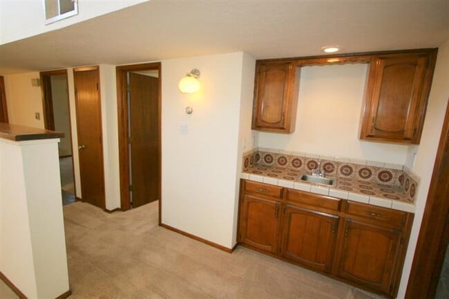 Building Photo - 830 Live Oak Rd NE