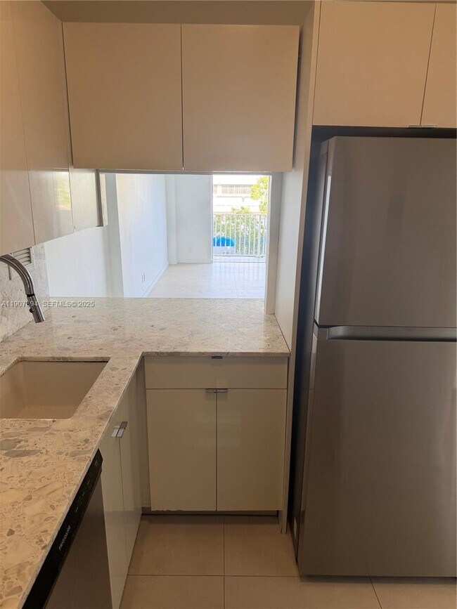 Building Photo - 1455 N Treasure Dr