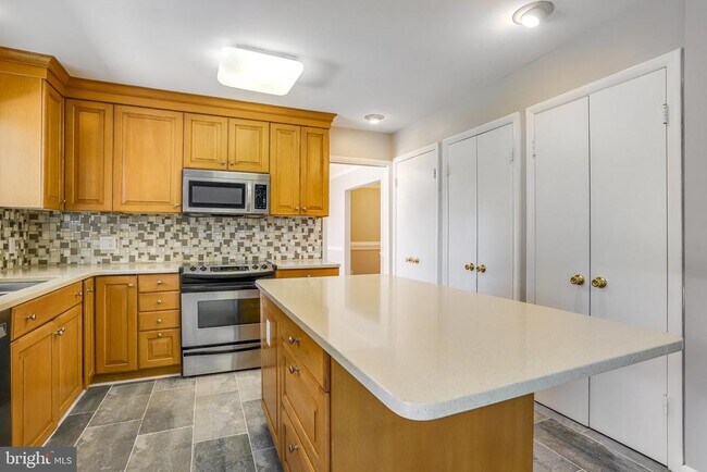 Building Photo - 9801 Orchid Cir