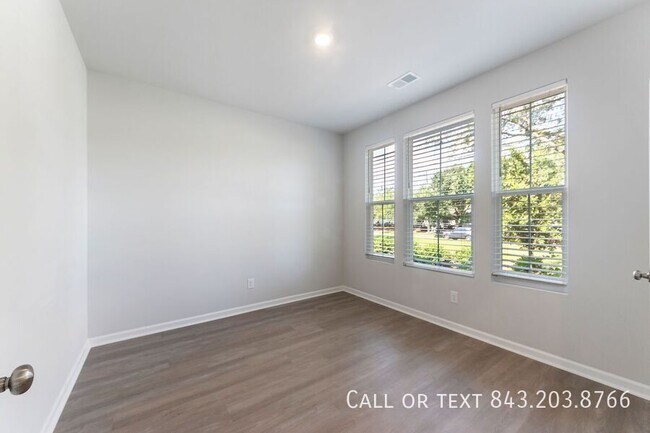 Building Photo - 1471 Central Ave