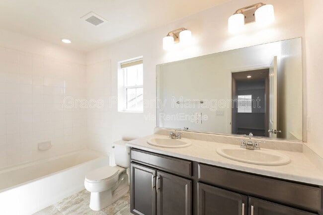 Building Photo - 5926 N Orleans St