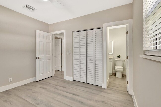 Building Photo - 1335 Lee St