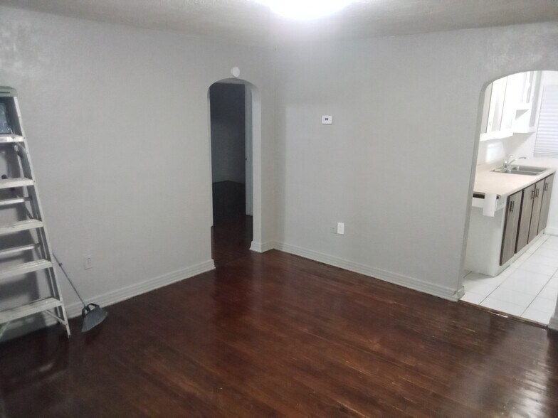 Building Photo - 1360 Formosa Ave