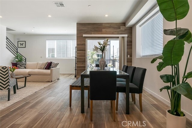 Building Photo - 13536 Vanowen St