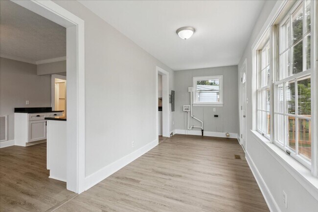 Building Photo - 4BR Historic Yorktown Home | Updated Kitchen & Baths | Near Yorktown Beach