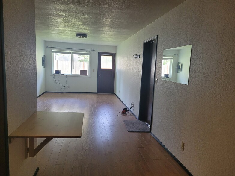 Bonus room - 17464 Dunbar Rd