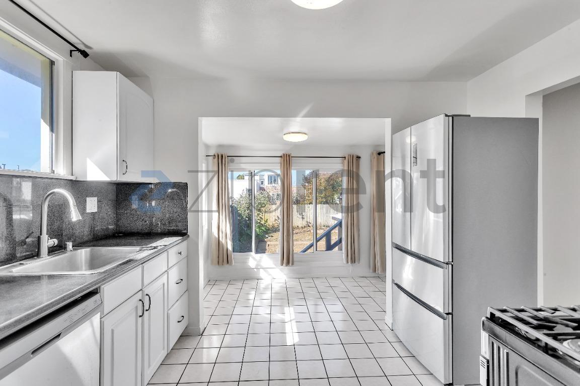 Building Photo - 1219 43rd Ave