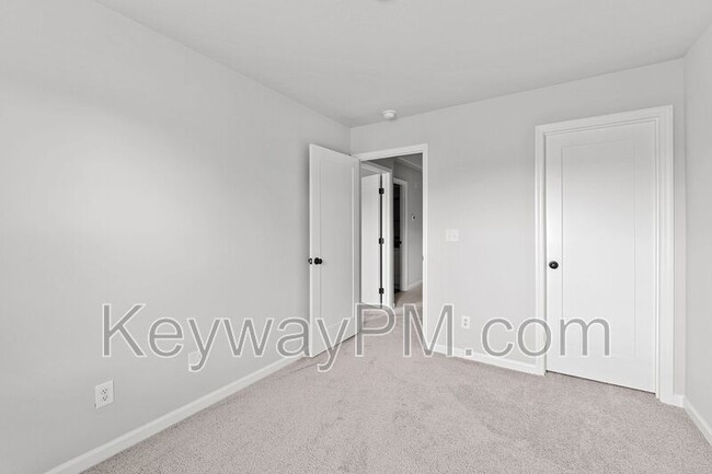 Building Photo - 847 Felix Wy