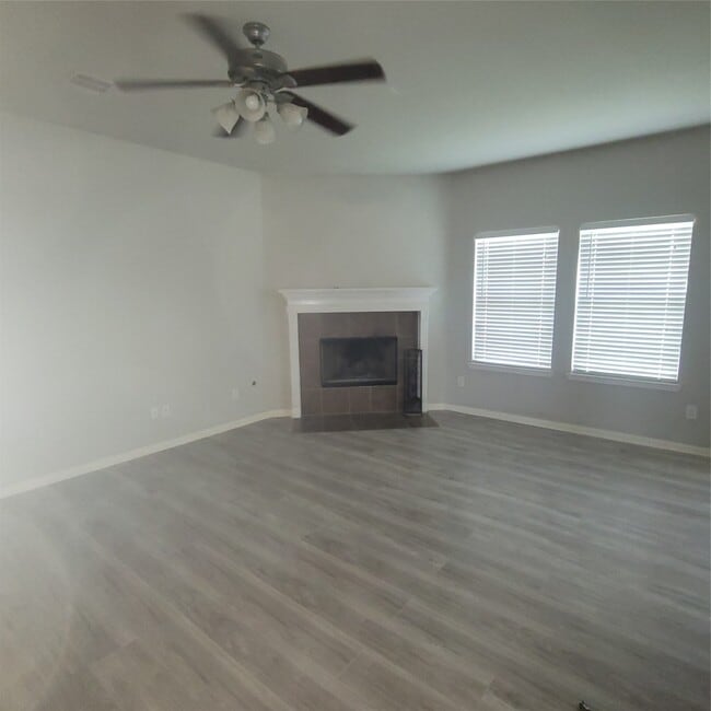 Building Photo - 306 Edgewater Park Dr