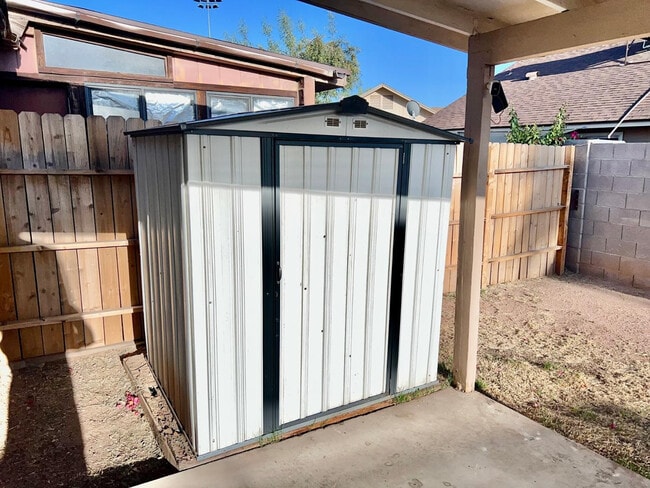 Building Photo - 953 W Emelita Cir