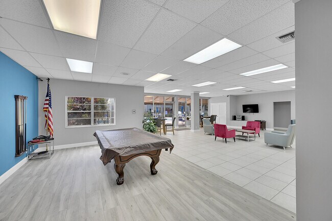 Building Photo - 2920 SW 22nd Ave