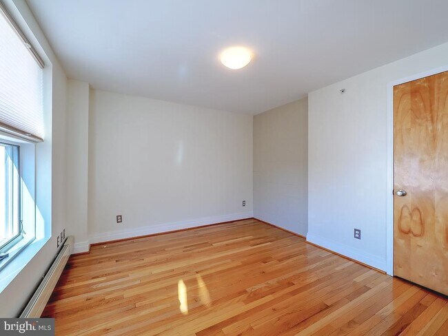 Building Photo - 1530 14th St NW