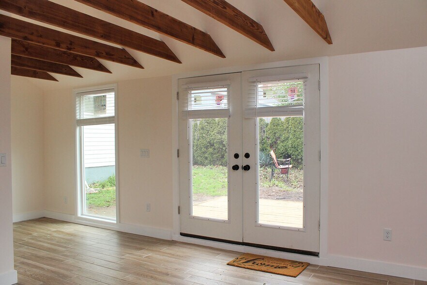 Building Photo - 4135 NE 72nd Ave.