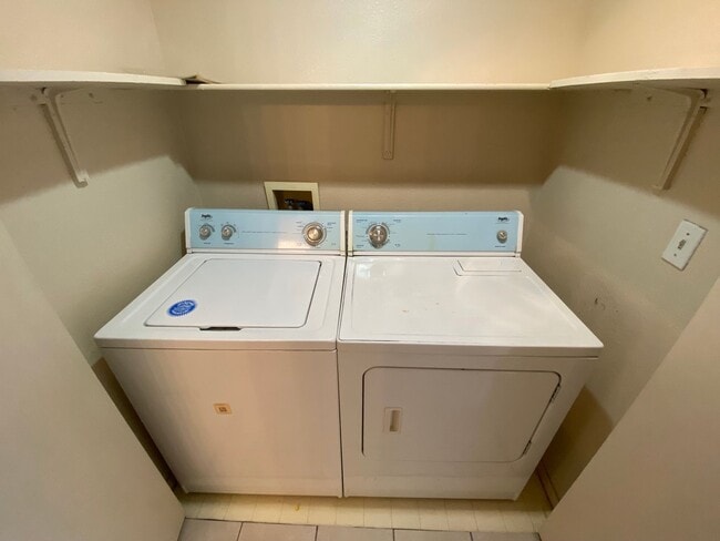 Building Photo - Great 3 bedroom/2 bathroom home in Henderson