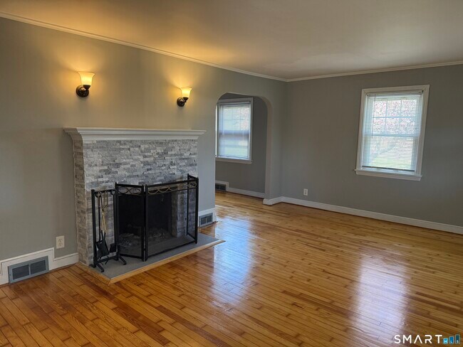 Building Photo - 31 Waterbury Rd