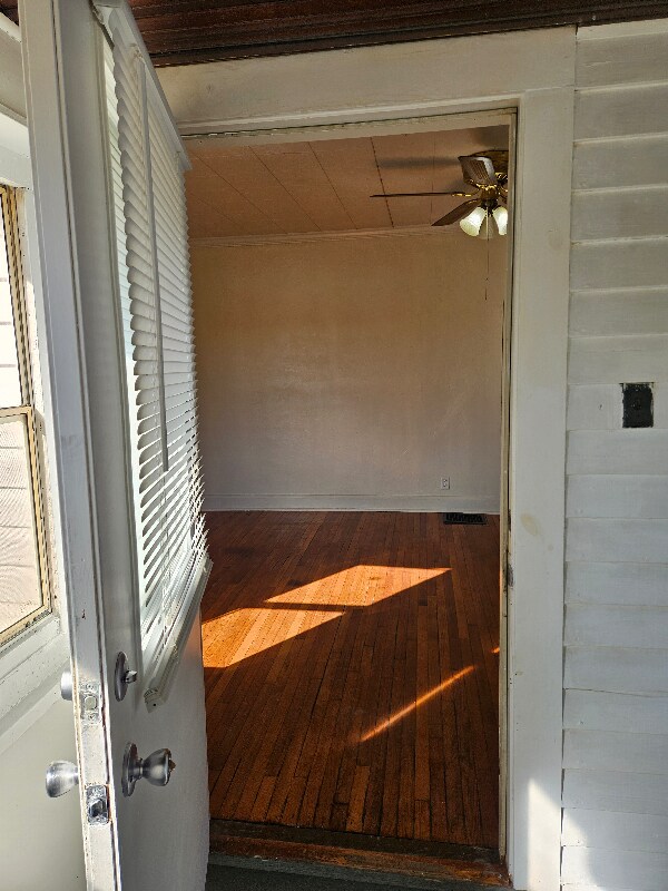 Building Photo - 1008 Muncie