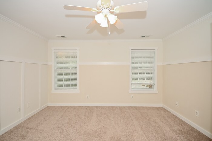 Building Photo - 227 Woodcreek Way