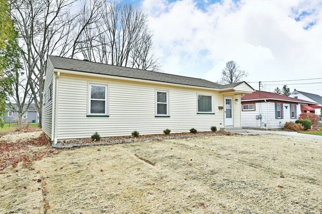 Building Photo - House for RENT in Girard!