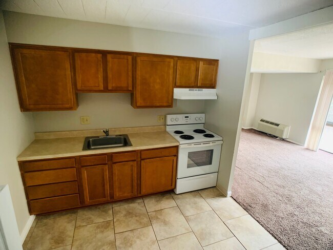 Building Photo - Shaw Manor