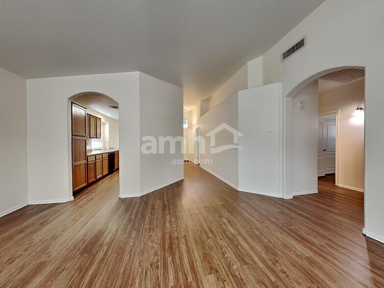 Building Photo - 15848 W Linden St