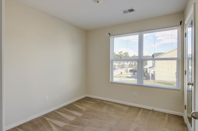 Building Photo - 9083 Parlor Dr
