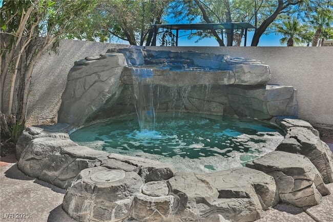 Building Photo - 138 Cam Capri