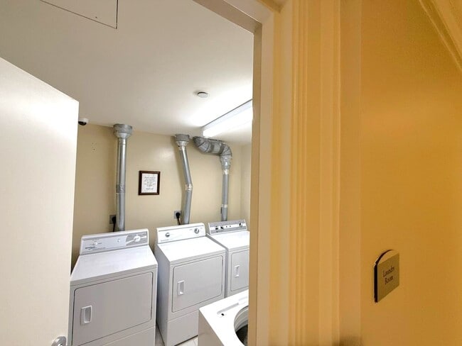 Building Photo - Elegant Back Bay Living in Full-Service La...