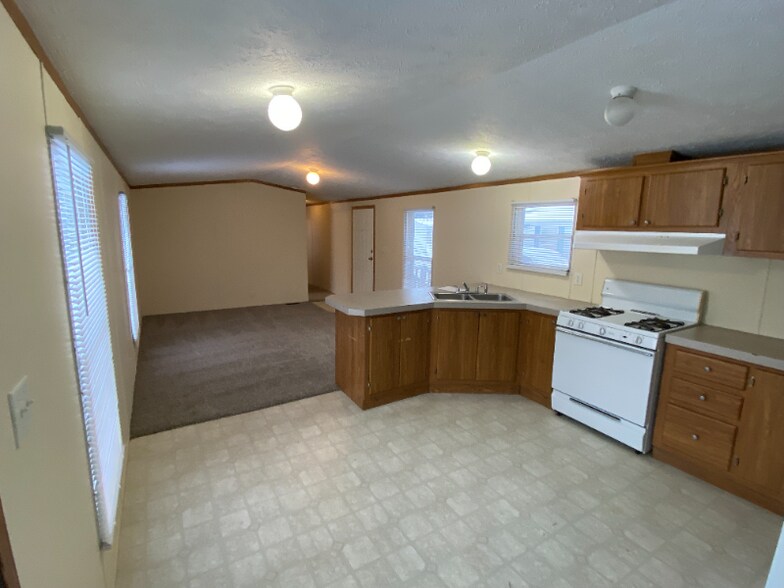 Building Photo - 1882 Stafford Ct